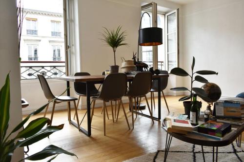 Large Stylish Studio Near Train Station