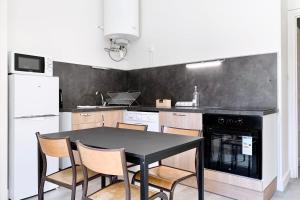 Large T2 - 52m2 fully renovated 2021 for 5 people - Well located #CE
