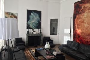 Large triplex with terrace near Arc de Triomphe