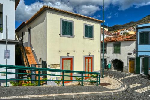 Largo dos Milagres, a Home in Madeira