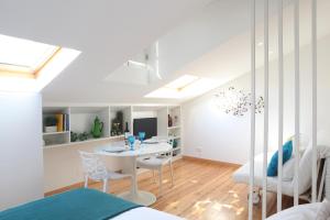 Largo Trigueiros Light-Filled Loft Apartment