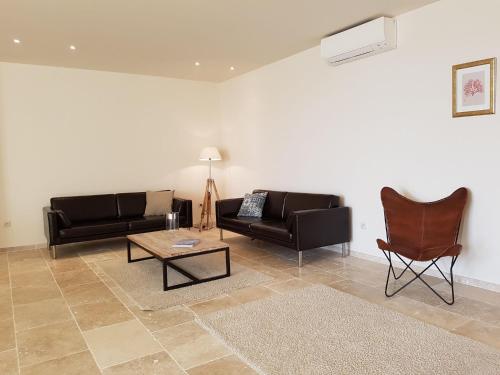 Lavish Apartment in Villes que des Corbi res with Terrace