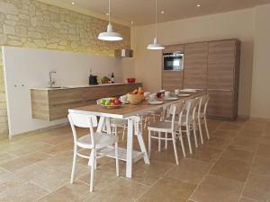 Lavish Apartment in Villes que des Corbi res with Terrace