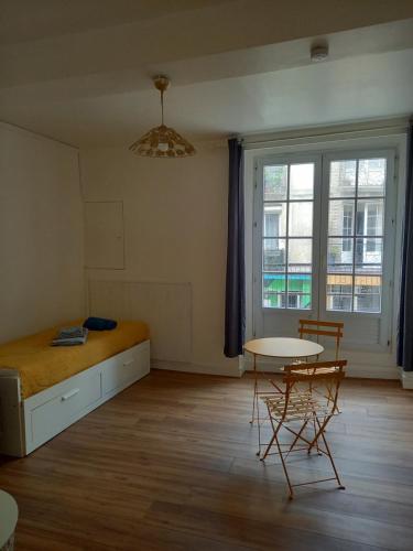 Le 105 _ Grand studio en centre ville