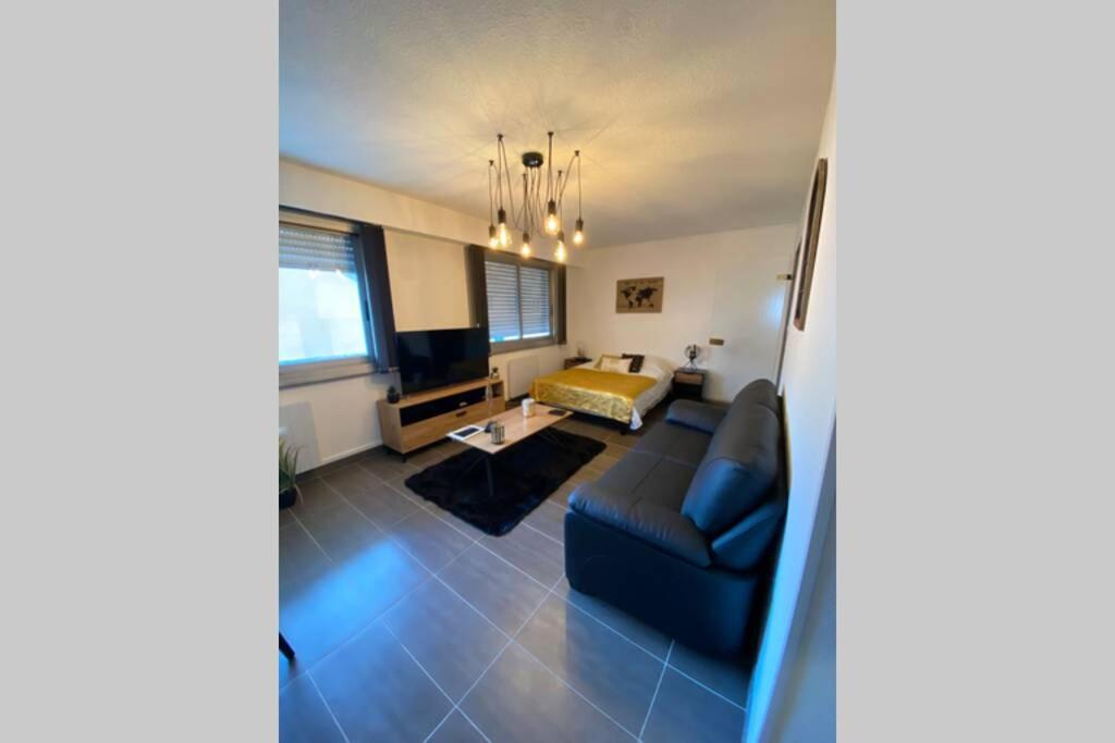 Appartement Le 12 du Temple - plein coeur centre ville, résidence privée, 5mn gare Sncf, WIFI et Netflix 12 6 Rue du Temple 79000 Niort