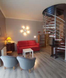 Appartement LE 17 duplex quartier Cathedrale parking privé 1ER ETAGE 17 Rue Racine 37000 Tours Région Centre