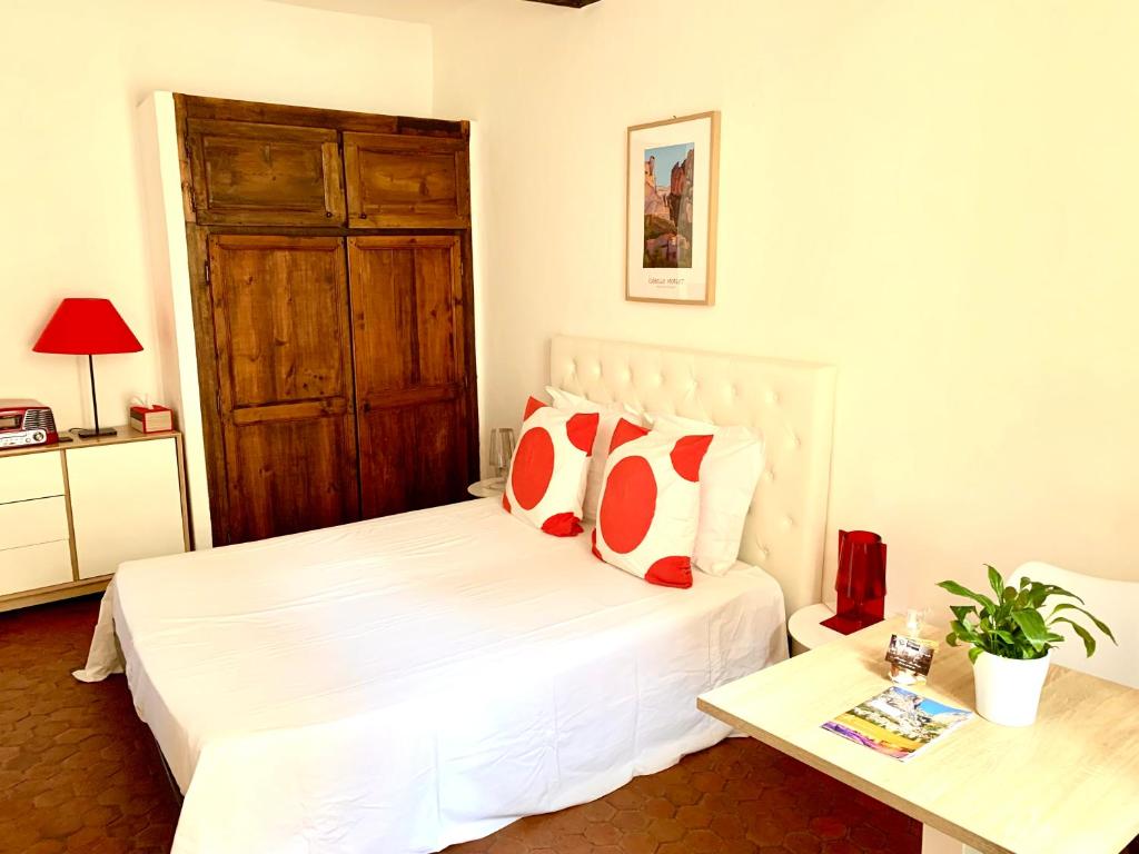 Appartement le 1835, studio rouge-Corail le 1835, Rouge-Corail Rue du Courtil 04360 Moustiers-Sainte-Marie