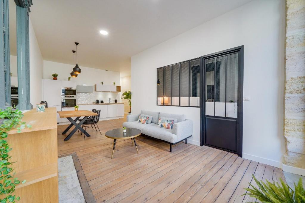 Appartement LE 61 - Superbe T2 meublé avec balcon en plein cœur de Bordeaux 61 rue de la Rousselle 33000 Bordeaux