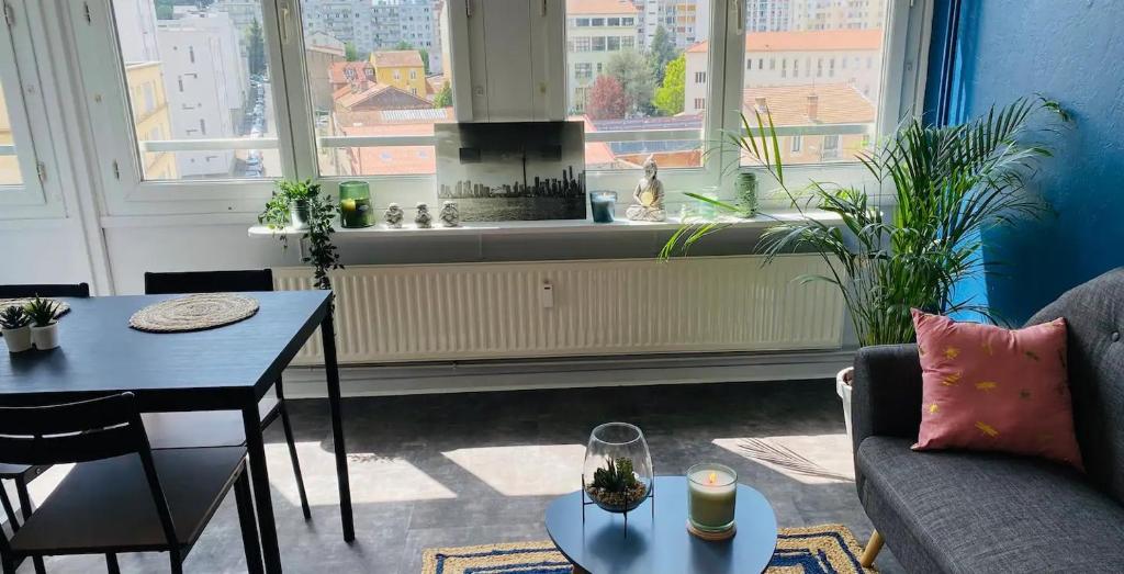 Appartement Le 610 - Cosy - Stationnement gratuit & WIFI Place de la Rivière 42100 Saint-Étienne