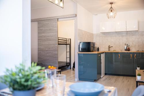LE BABY STUDIO - PLEIN CENTRE COSY 2Min PLAGE WIFI Gratuit- COHôteConciergerie La Grande Motte
