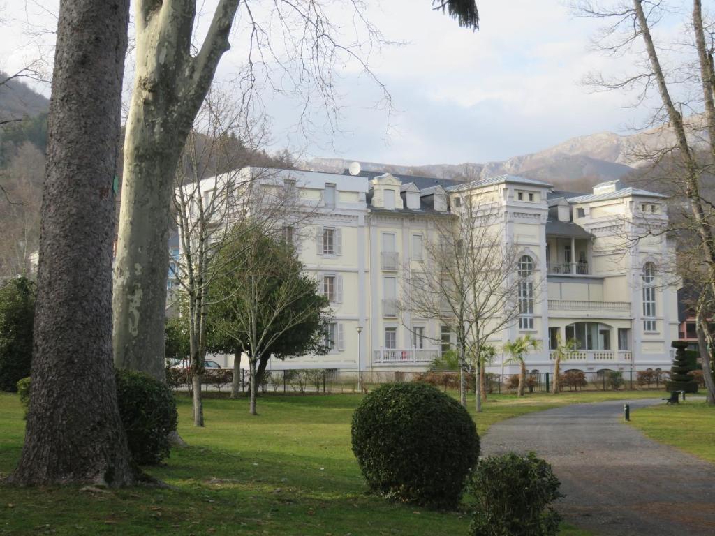 Appartement Le Balcon du Parc, entre Lourdes et Gavarnie Résidence d'Angleterre 29 Avenue des Pyrénées 65400 Argelès-Gazost