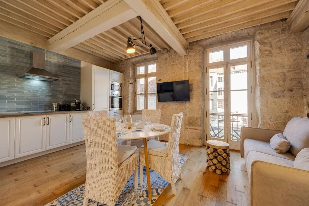 Le Balcon Perrière II - Appartement de charme avec vue directe sur le Thiou 7 rue Perrière, 74000 Annecy