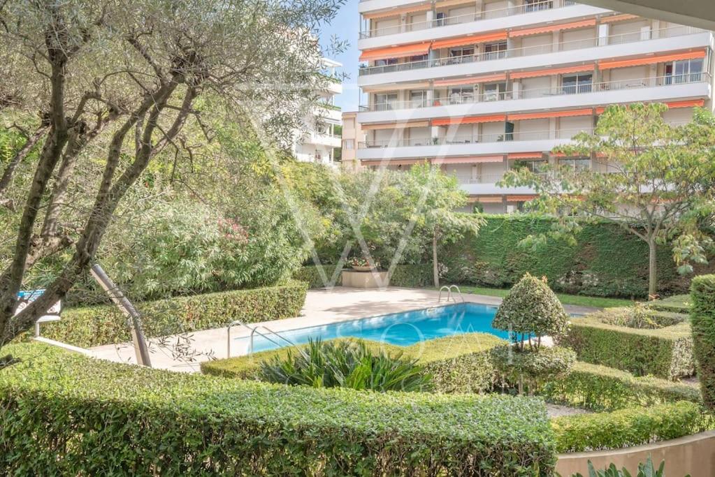 Appartement Le Ballotin - Cannes centre - Studio Piscine 13 Boulevard Général Vautrin 06400 Cannes