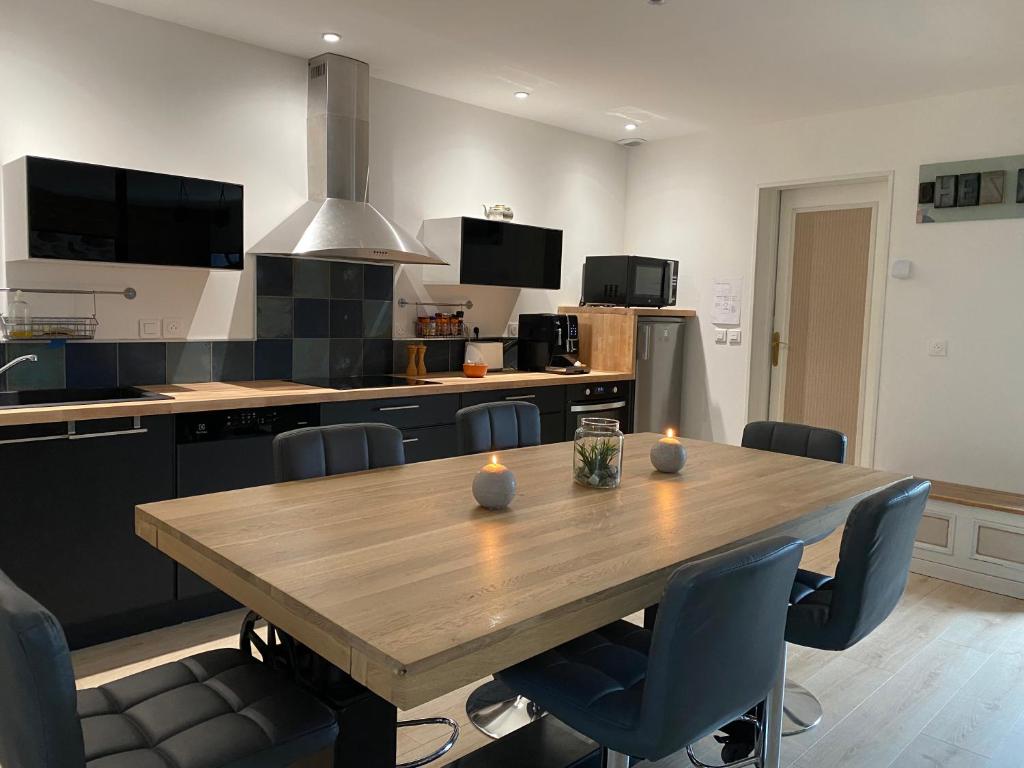 Le Black and Wood, proche centre, parking gratuit. 89100 Sens