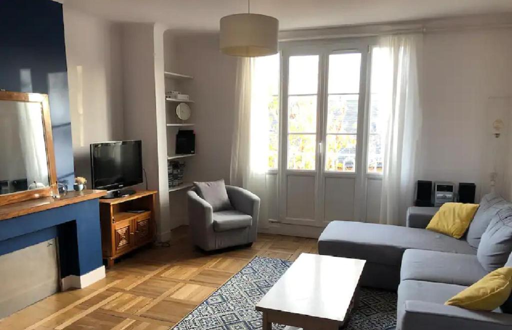 Appartement Le Bleu Roi - Appartement calme proche de la Gare 1er Etage 8 Rue Léon Marcotte 14000 Caen