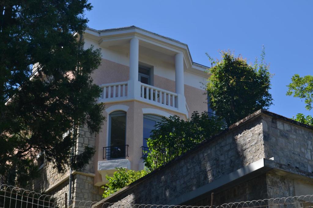 Le Bompard 50 m2 Villa Art Déco Plein centre avec jardin 2 Rue Maurice Bompard, 12000 Rodez