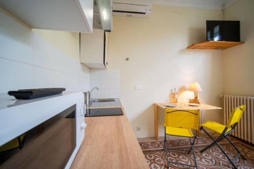 Le bougainvillea air-conditioned studio with pool