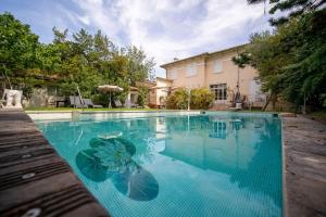 Le bougainvillea air-conditioned studio with pool