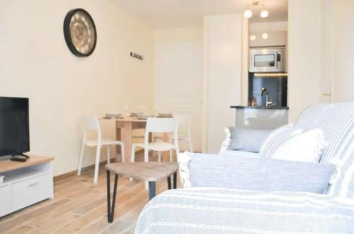 Le Bouloir-Appartement avec balcon et parking privé