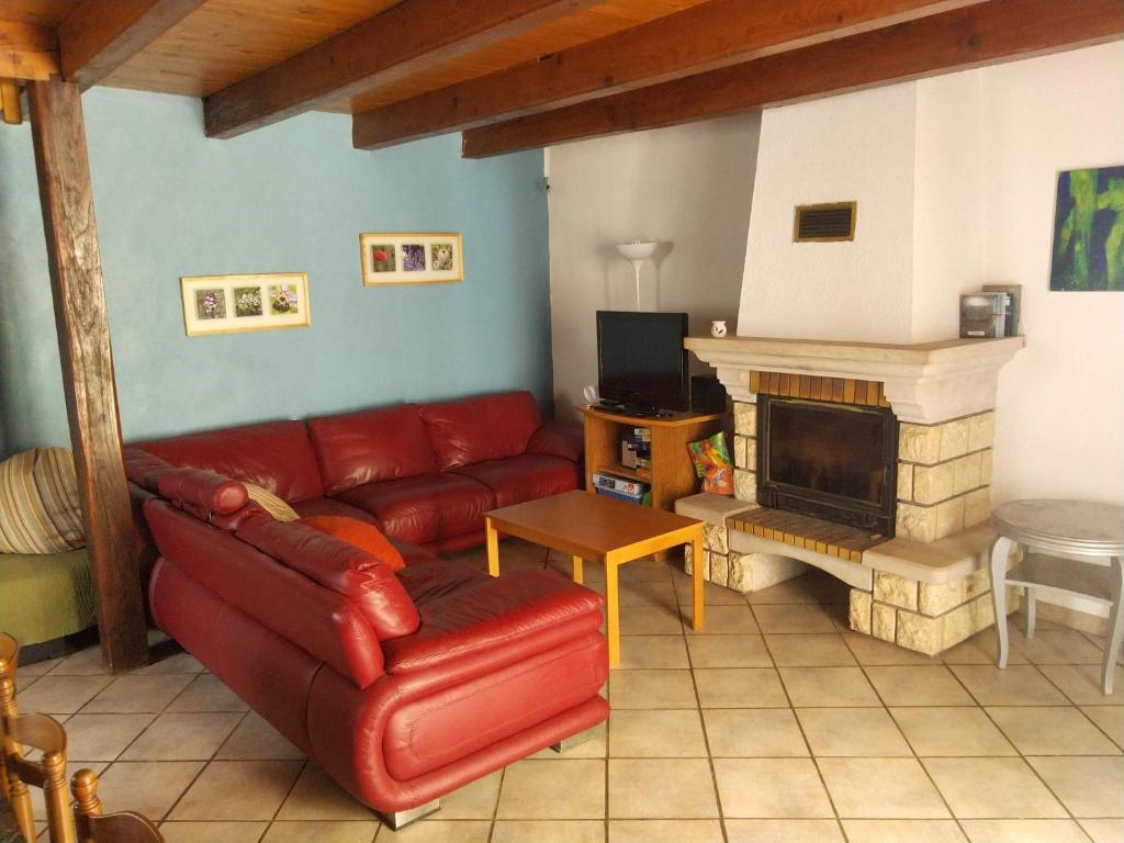 Appartement Le Bourdon bleu à Celles en Bassigny 3 Rue de la Planche 52360 Celles-en-Bassigny