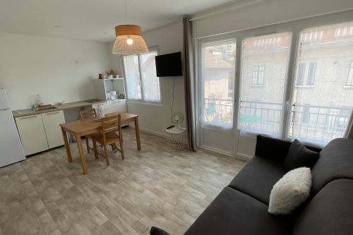 Le Bout du lac Studio rénové avec Balcon et vue sur la montagne