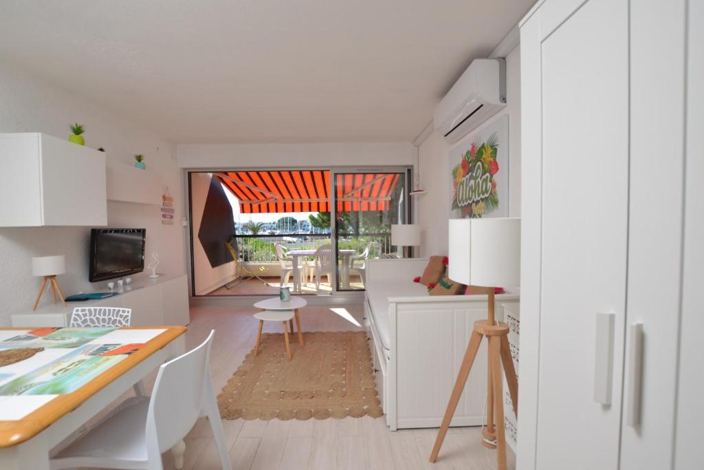 LE CABESTAN vue PORT 3 1 RUE DE L'ALTIER, 30240 Le Grau-du-Roi