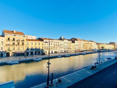 ''Le cadre royal'' appartement de standing sur quai avec parking