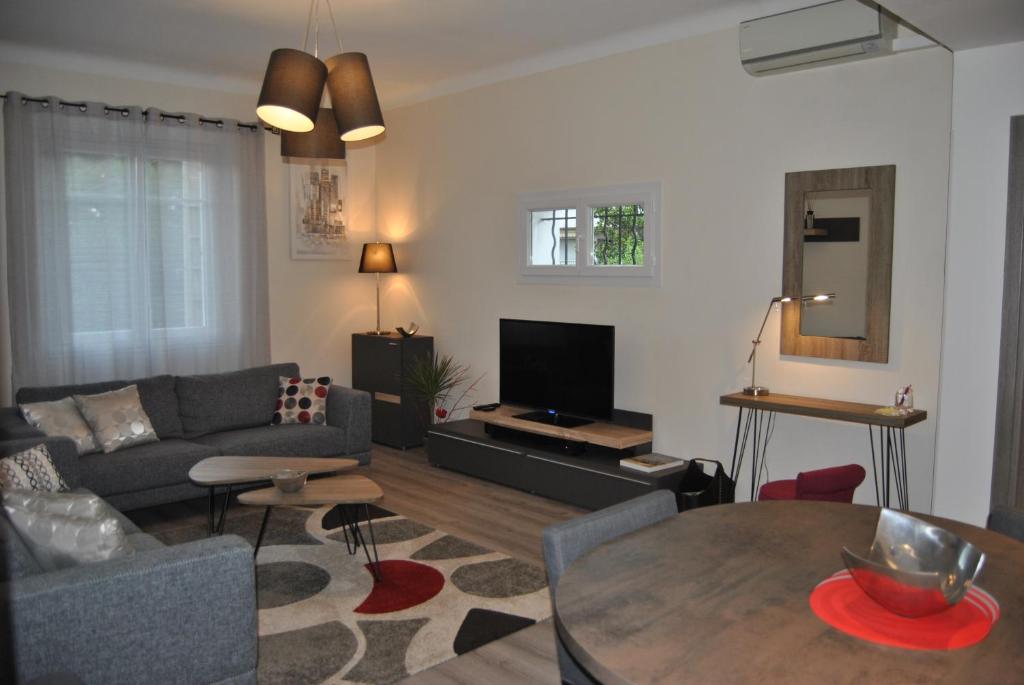 Appartement Le Calme au Centre Ville à 10 minutes à pied de la Croisette et des plages 12 avenue Pierval 06400 Cannes