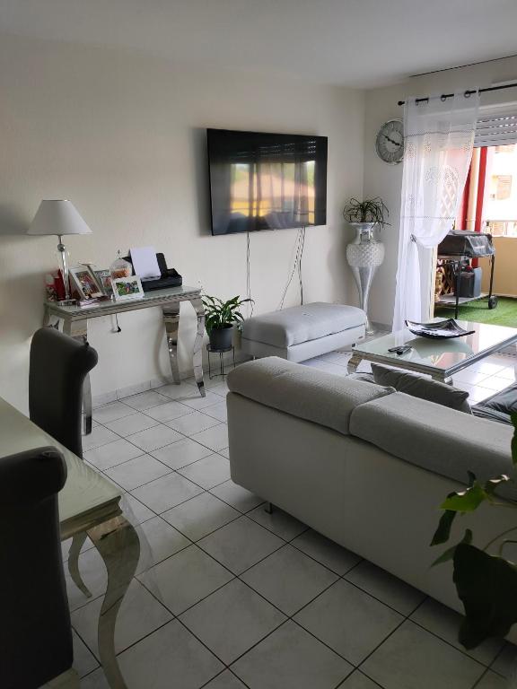 Appartement LE CALME AVEC TERRASSE ET FIBRE DEUX CHAMBRES 138 Rue Michel Crépeau 34070 Montpellier