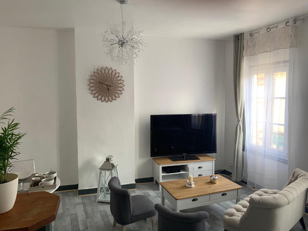 Appartement Le CALYPSO - 2mn gare SNCF, hyper centre, WIFI-NETFLIX 77 Rue de la Gare 79000 Niort