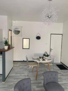 Appartement Le CALYPSO - 2mn gare SNCF, hyper centre, WIFI-NETFLIX 77 Rue de la Gare 79000 Niort Deux-Sèvres