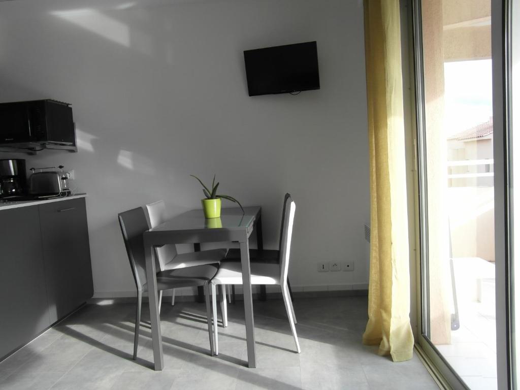 Appartement Le Capitole Studio Cabine 2 adultes 2 enfants Alger, 415 83600 Fréjus