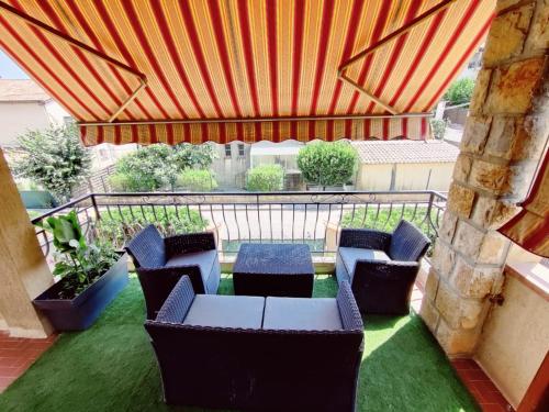 Le Castel - Haut de villa - climatisé - barbecue - jardin