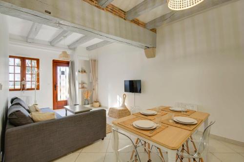 Le Chambord Beautiful half-timbered house with terrace