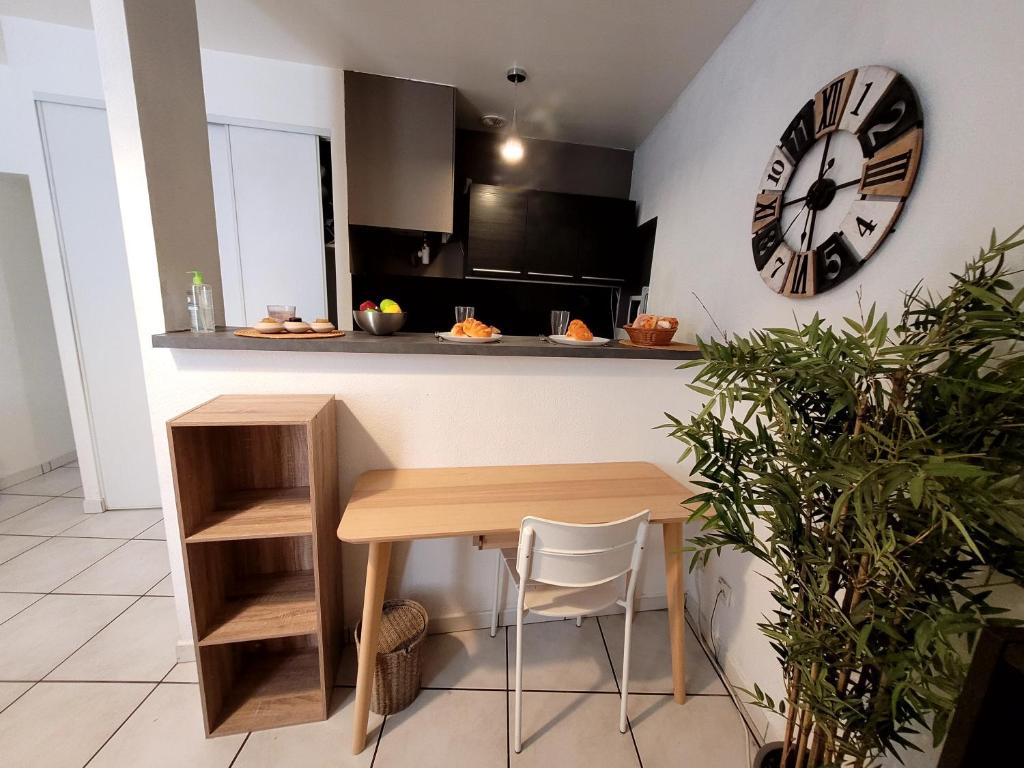 Appartement Le Charancy YourHostHelper 8 Rue Charancy 34000 Montpellier