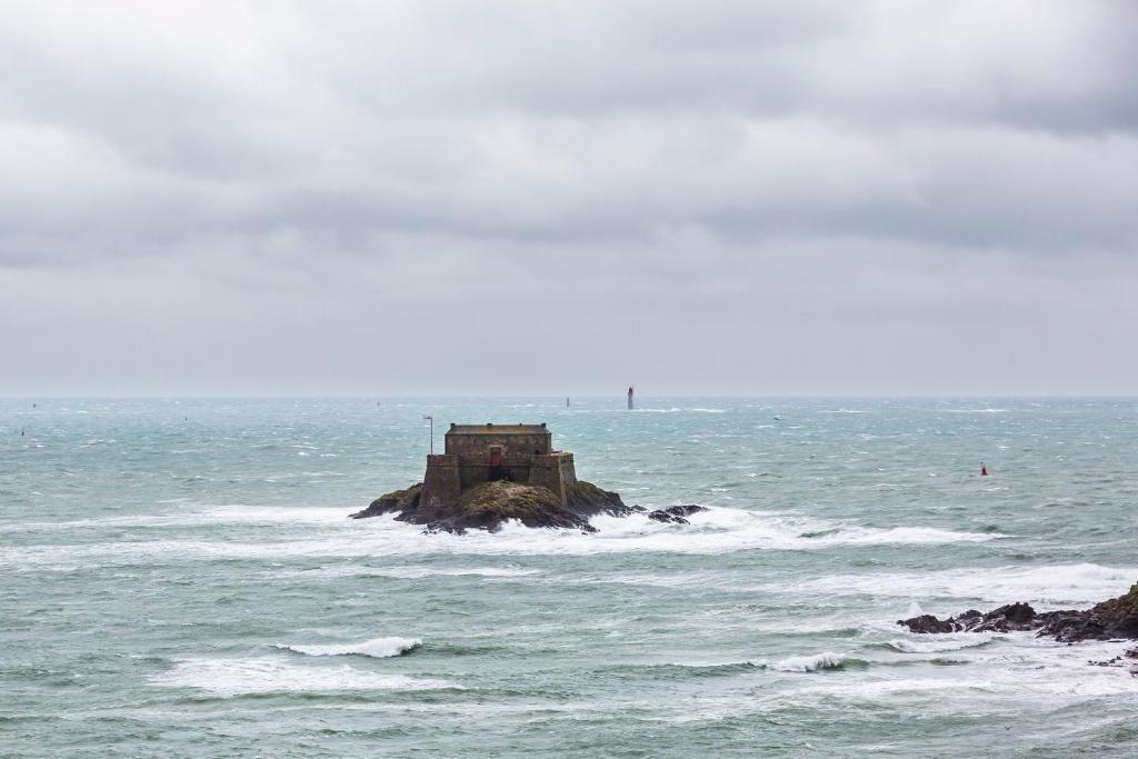 Le Chateaubriand by Cocoonr 4 Rue de la Crosse, 35400 Saint-Malo