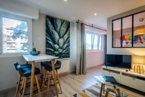 LE CHATELET- Parking Gratuit - Cosy et Design - à 10 mn de Geneve