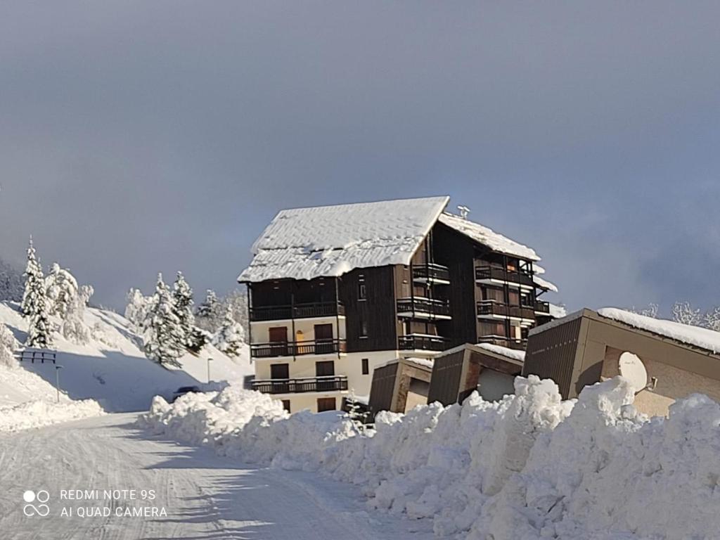 Appartement LE CHEDIR Le CHEDIR. Appartement 548. 4°étage 317 Montée des Dolomites 38650 Gresse-en-Vercors