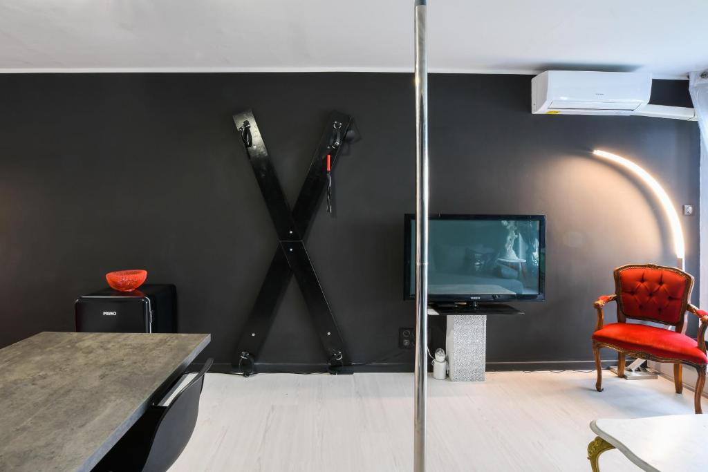 Appartement Le Chérubite: entre érotisme et baroque #sexroom #BDSM 258 Quai Georges Pompidou 34280 La Grande Motte