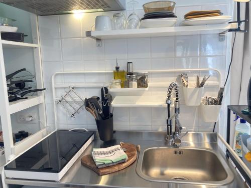 LE CITY Studio - Aux 4 Logis - Petit déjeuner inclus 1ère nuit