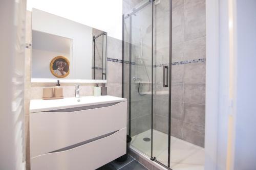 Le Classy, T3 hypercentre chic et cosy, Wifi par SOVALFI