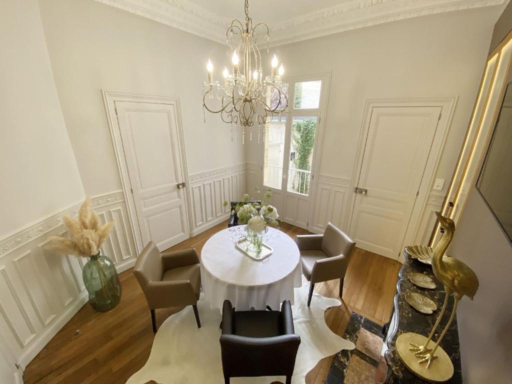 Le Clovis Suites Spa Sauna 35 Rue Chanzy, 51100 Reims
