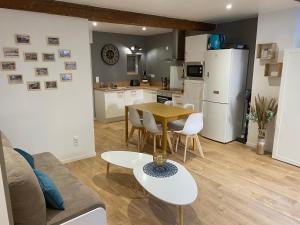 Le cocon blanc: T2 centre Ax neuf et équipé 8 pers