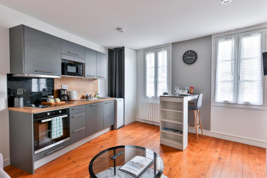 Appartement LE COCON #Centre ville #100m de la Charente Studio 2 : 4 Rue de Crouin 16100 Cognac