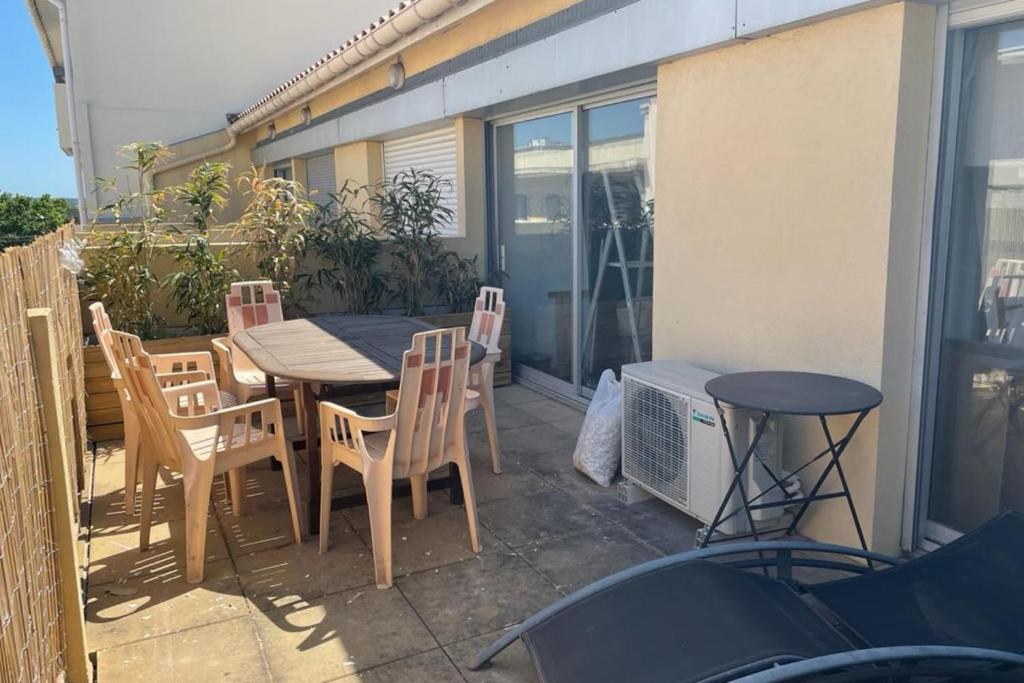 Appartement Le Cocon d'Emie - Clim - Parking 5e étage 24 Rue Dhuoda 30900 Nîmes