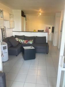 LE COCON DU HAMEAU village cap-esterel RDJ-PARKING-CLIMATISE