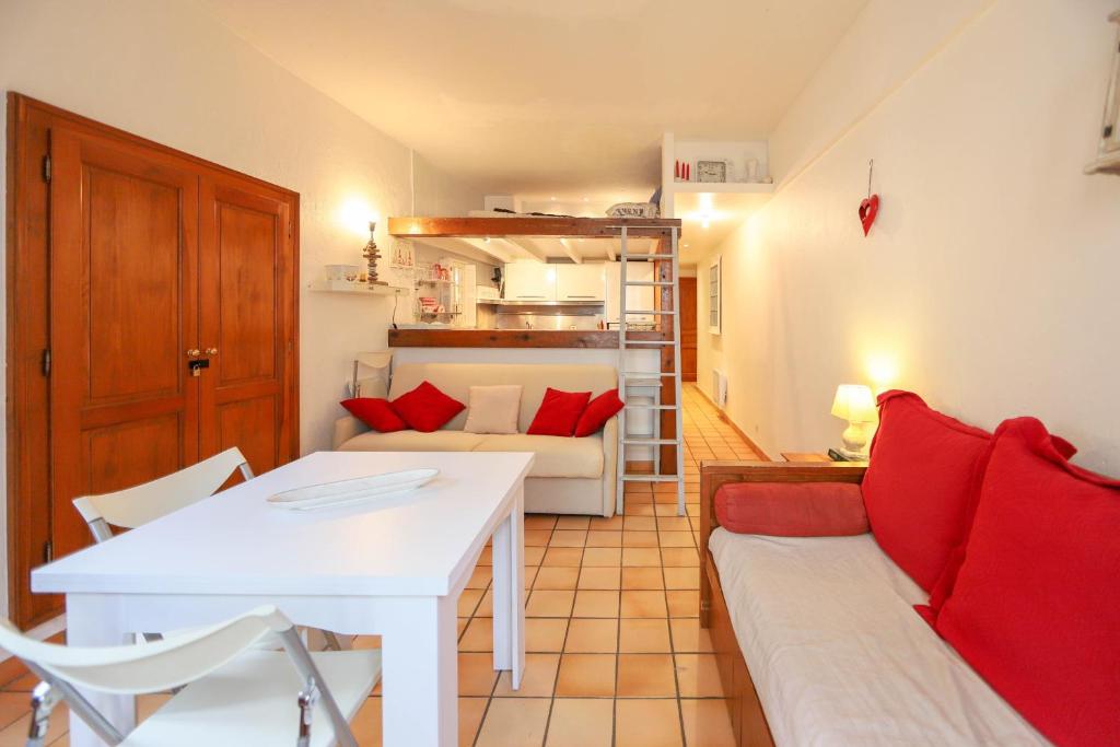 Appartement Le cocon du vieil Annecy, studio zone piétonne 14 Rue Perrière 74000 Annecy