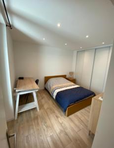 Appartement Le Coeur du Port de Golfe Juan - Parking - Clim - Wifi 3 Avenue de la Gare 06220 Vallauris Provence-Alpes-Côte d\'Azur