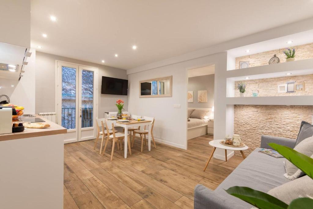 Le Comfy - 2br w AC and terrace in the heart of Old Nice Welkeys 10 Rue Guigonis, 06000 Nice