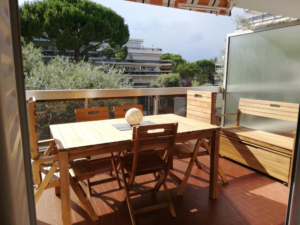 Appartement Le Corinthe studio apartment 170 Avenue des Orangers 06160 Antibes